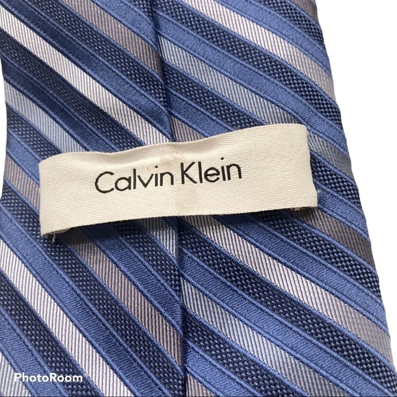 Calvin Klein 100% Silk Blue and Grey Striped Tie - Picture 3 of 5